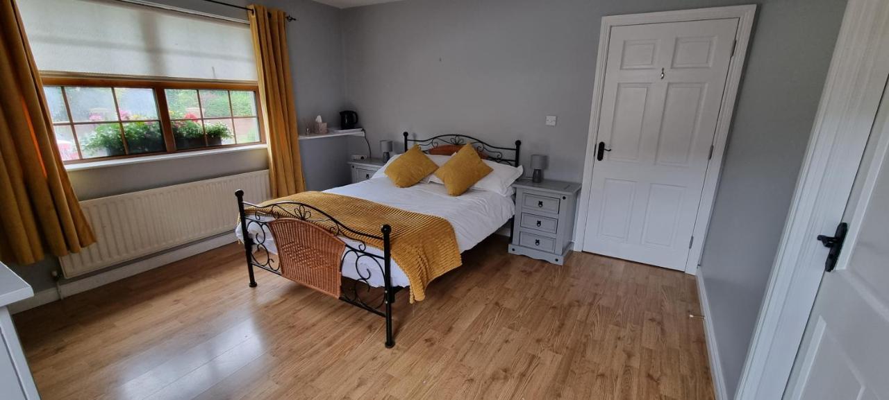 The Madden Guest House Gilford Eksteriør billede